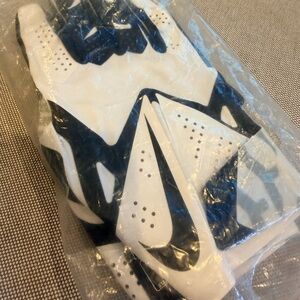 New Nike XL Football gloves